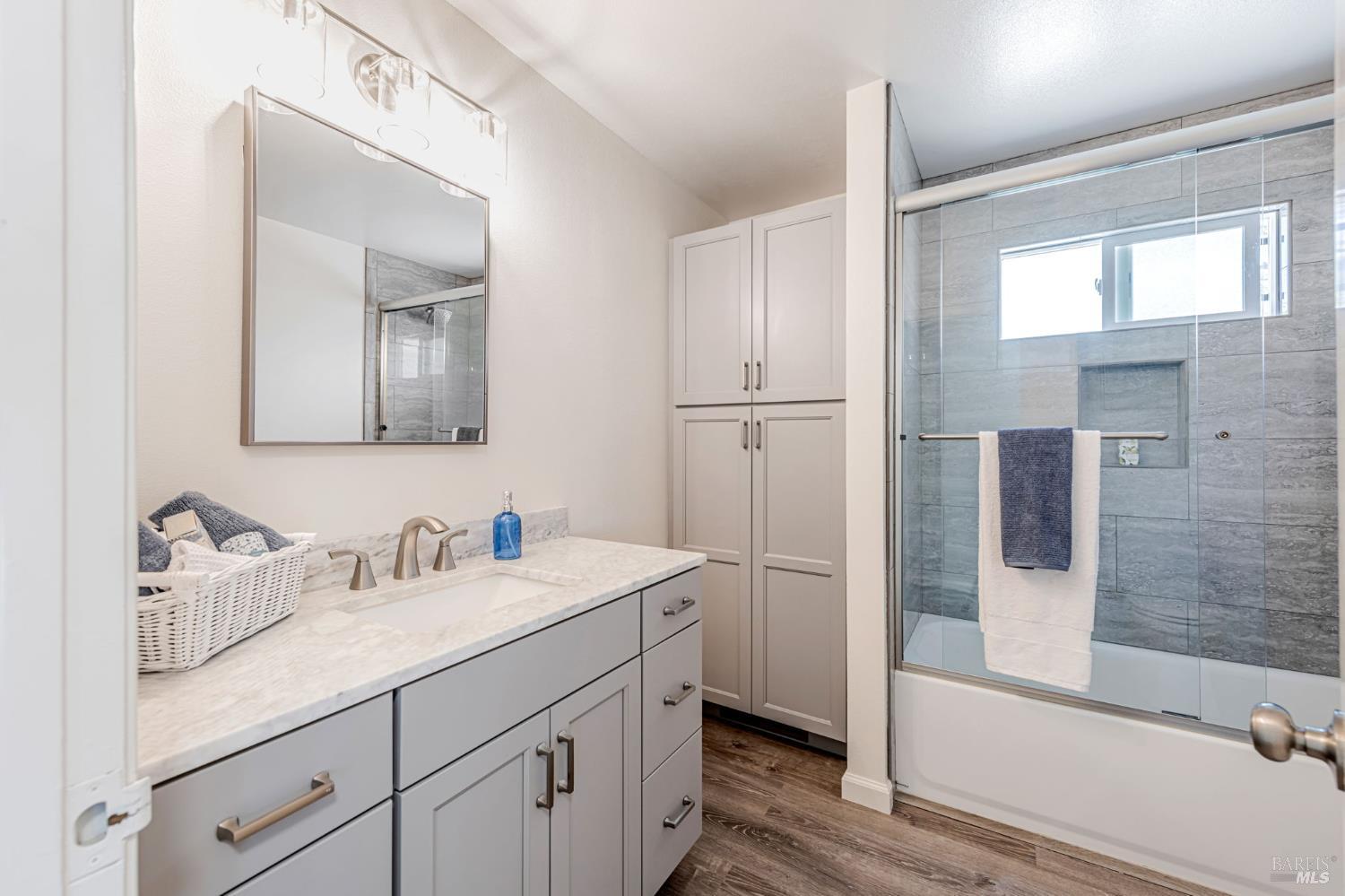 Detail Gallery Image 24 of 44 For 155 Dominican Dr, San Rafael,  CA 94901 - 3 Beds | 2/1 Baths