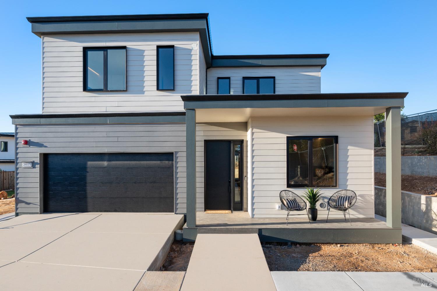 Detail Gallery Image 1 of 26 For 3554 Southridge Dr, Santa Rosa,  CA 95403 - 5 Beds | 3/1 Baths