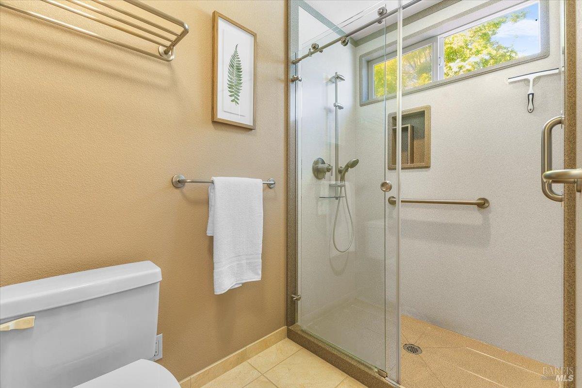 Detail Gallery Image 31 of 44 For 4305 Leafwood Cir, Santa Rosa,  CA 95405 - 3 Beds | 2 Baths