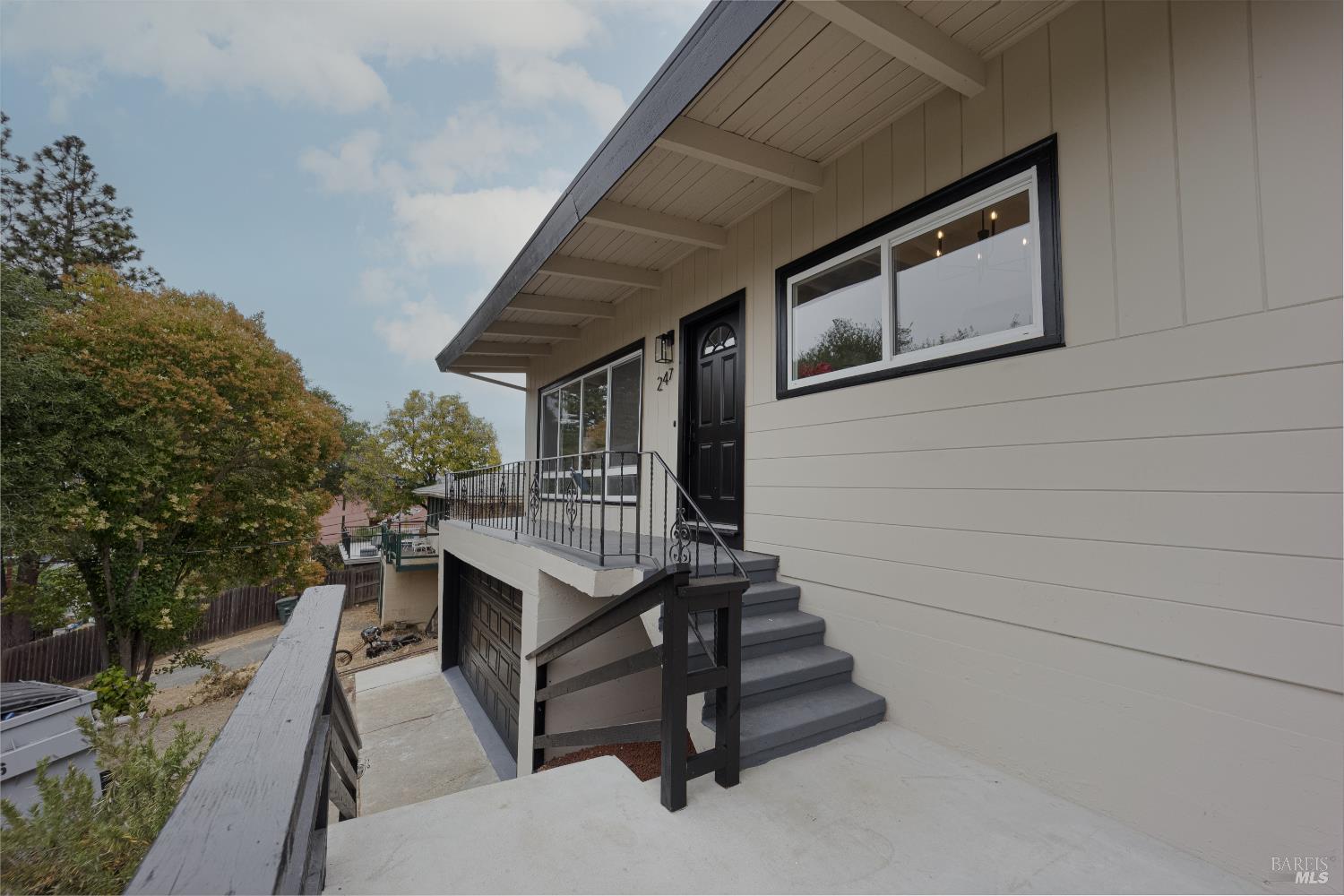 Detail Gallery Image 4 of 27 For 247 Coughlan St, Vallejo,  CA 94590 - 3 Beds | 2 Baths