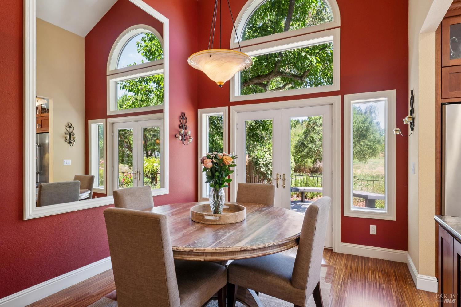 Detail Gallery Image 12 of 43 For 12 Birnam Wood Ct, Petaluma,  CA 94954 - 3 Beds | 2/1 Baths