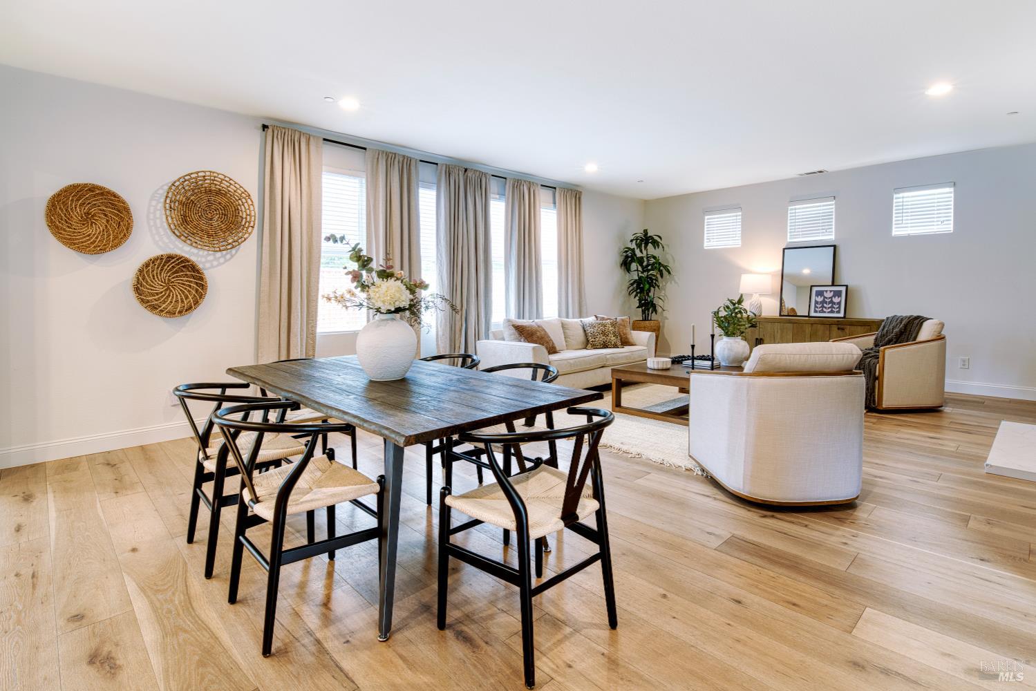 Detail Gallery Image 8 of 35 For 19 Sunny Cove Dr, Novato,  CA 94949 - 4 Beds | 2/1 Baths