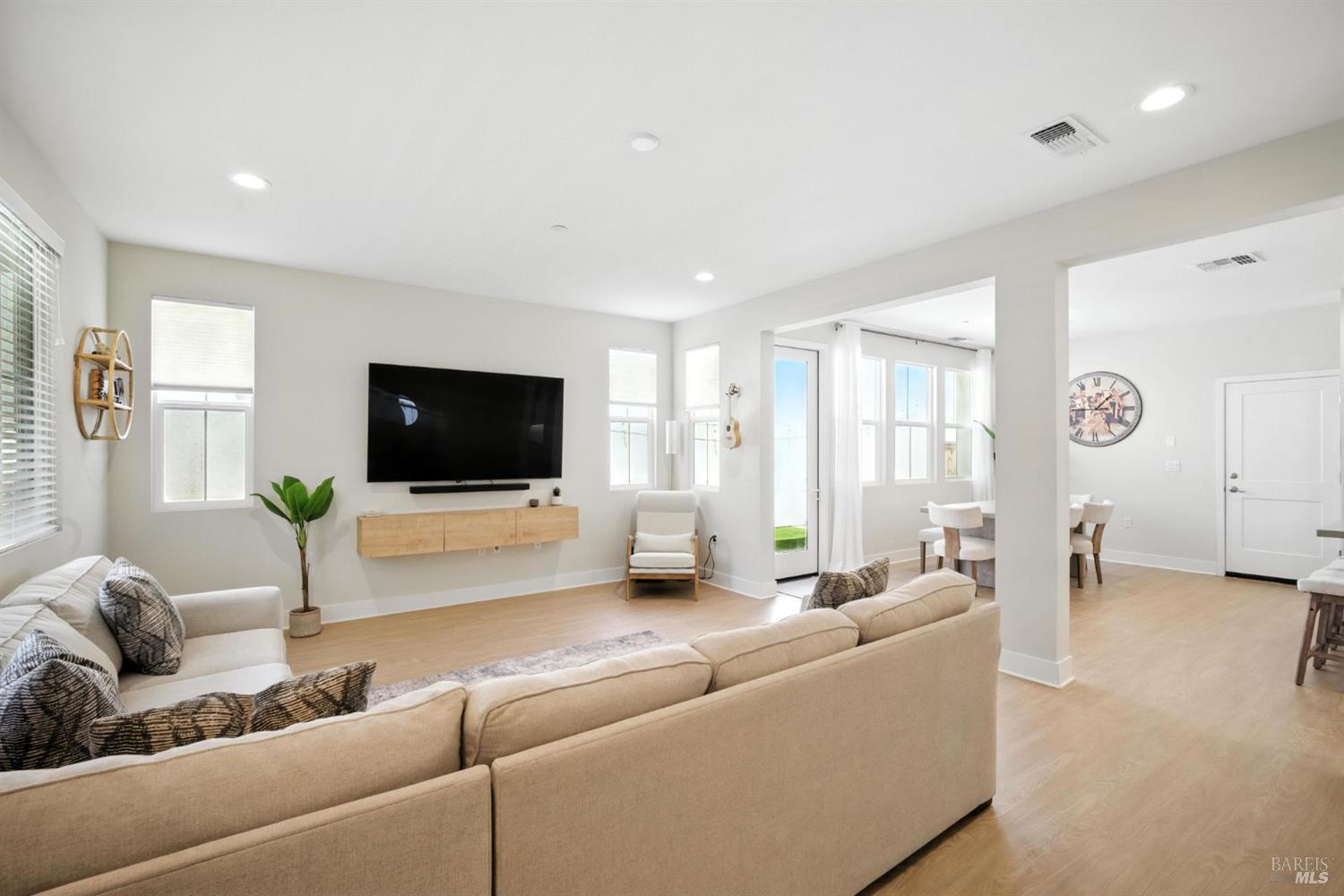Detail Gallery Image 14 of 35 For 2931 Liscum St, Santa Rosa,  CA 95407 - 3 Beds | 2/1 Baths