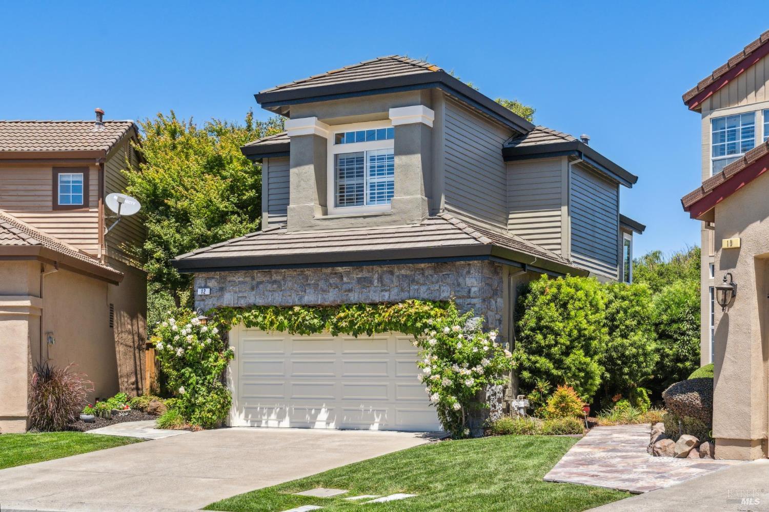 Detail Gallery Image 2 of 43 For 12 Birnam Wood Ct, Petaluma,  CA 94954 - 3 Beds | 2/1 Baths