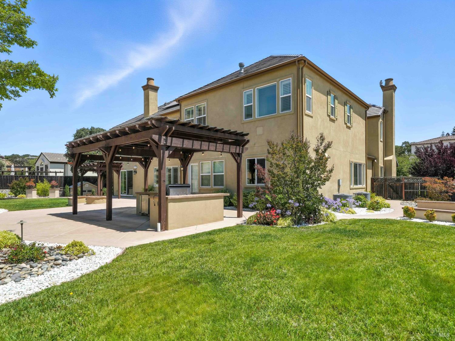 Detail Gallery Image 24 of 37 For 715 Bridle Ridge Dr, Fairfield,  CA 94534 - 5 Beds | 5/1 Baths