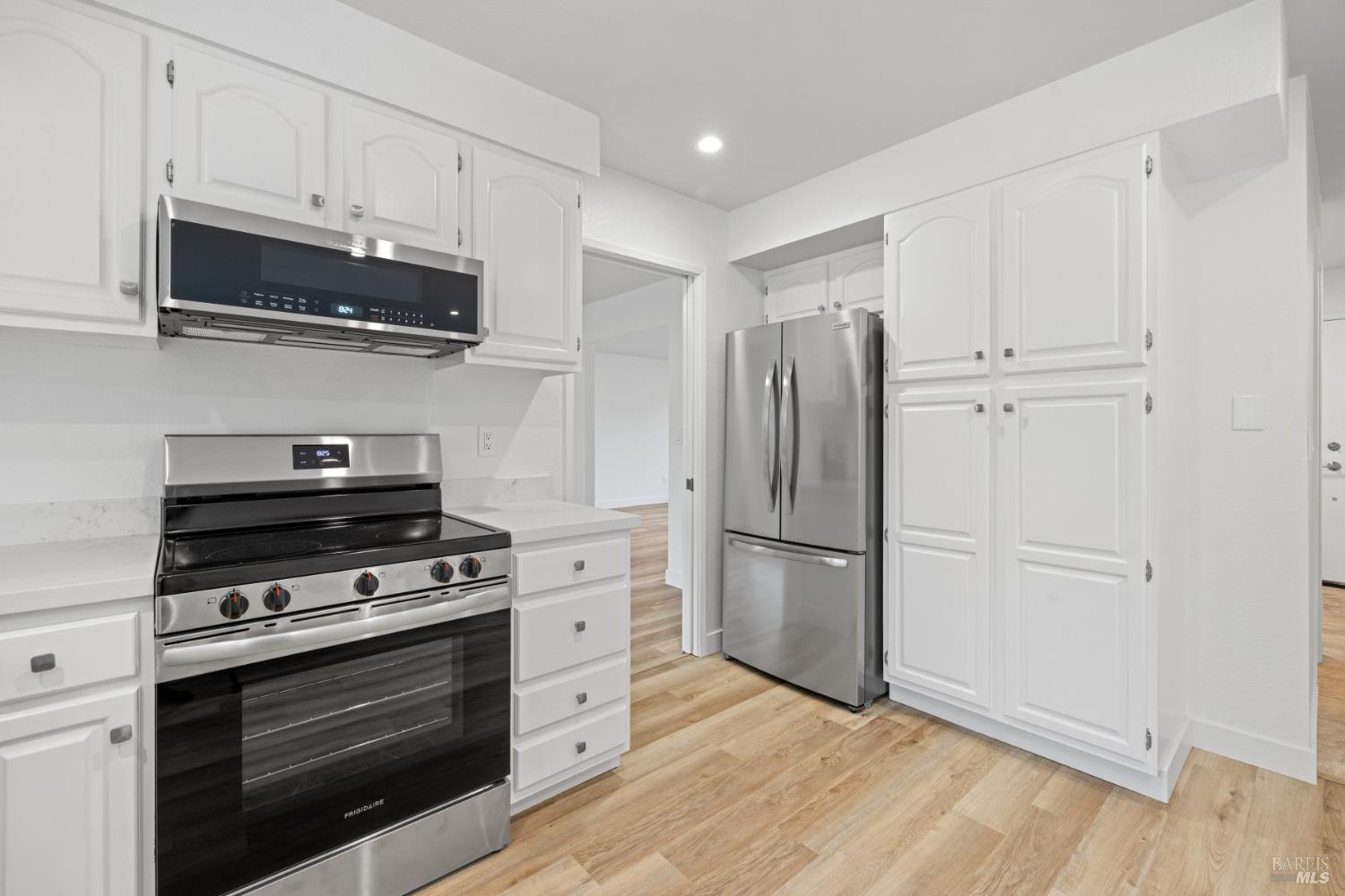 Detail Gallery Image 6 of 36 For 8 Margory Ct, Novato,  CA 94947 - 3 Beds | 2/1 Baths