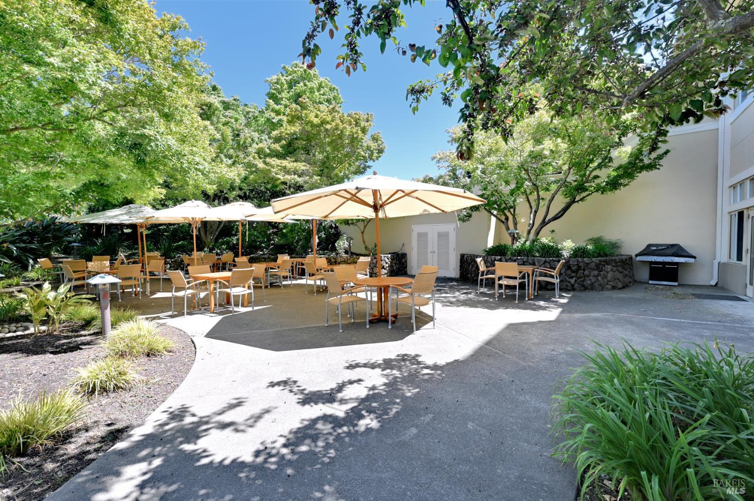 Detail Gallery Image 15 of 19 For 400 Deer Valley Rd 3g,  San Rafael,  CA 94903 - 1 Beds | 2 Baths