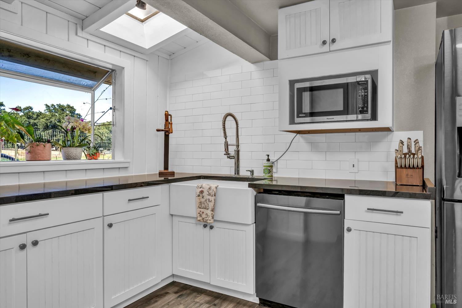 Detail Gallery Image 13 of 56 For 9099 E Side Potter Valley Rd, Potter Valley,  CA 95469 - 3 Beds | 3 Baths