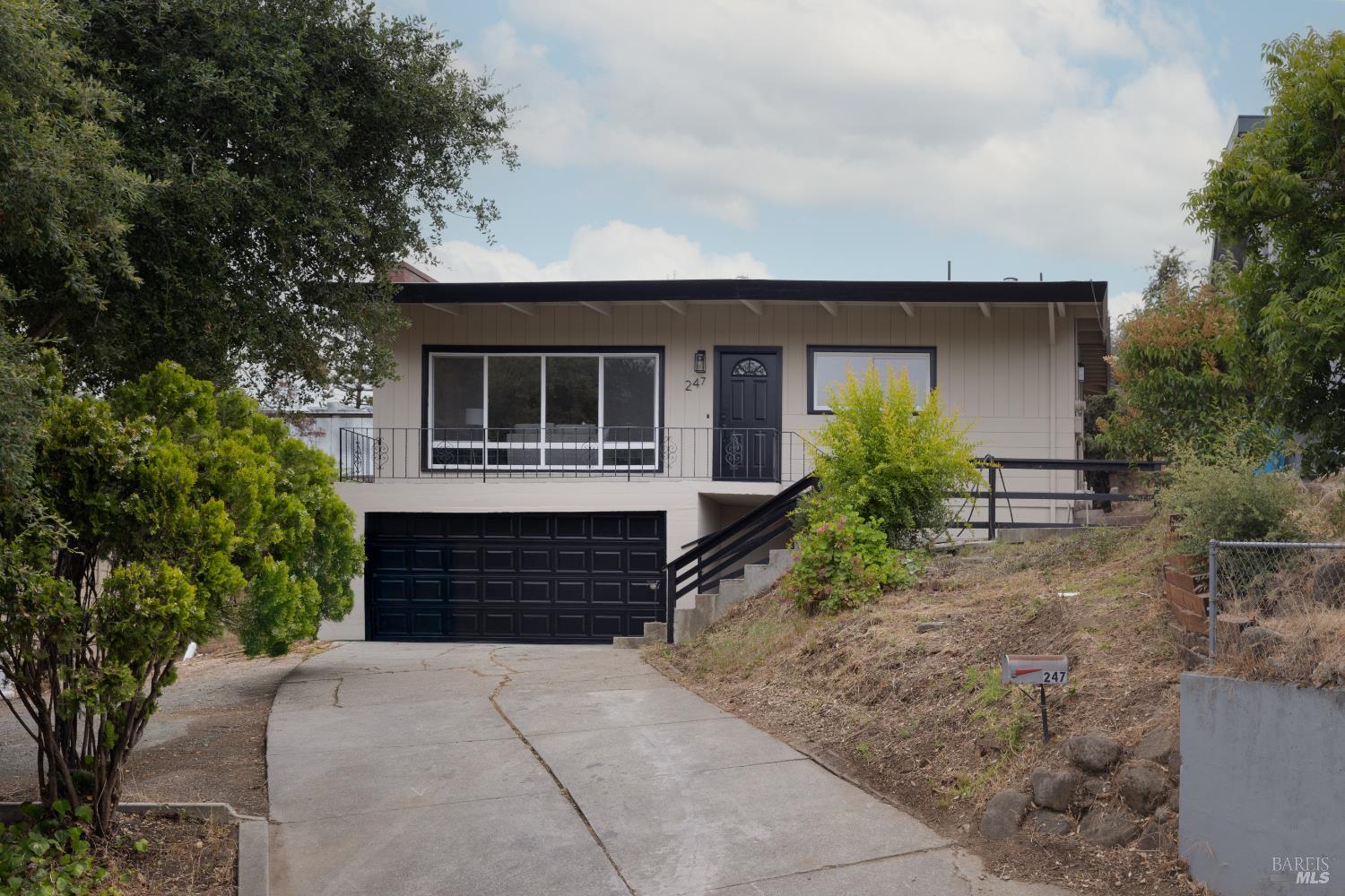 Detail Gallery Image 1 of 27 For 247 Coughlan St, Vallejo,  CA 94590 - 3 Beds | 2 Baths