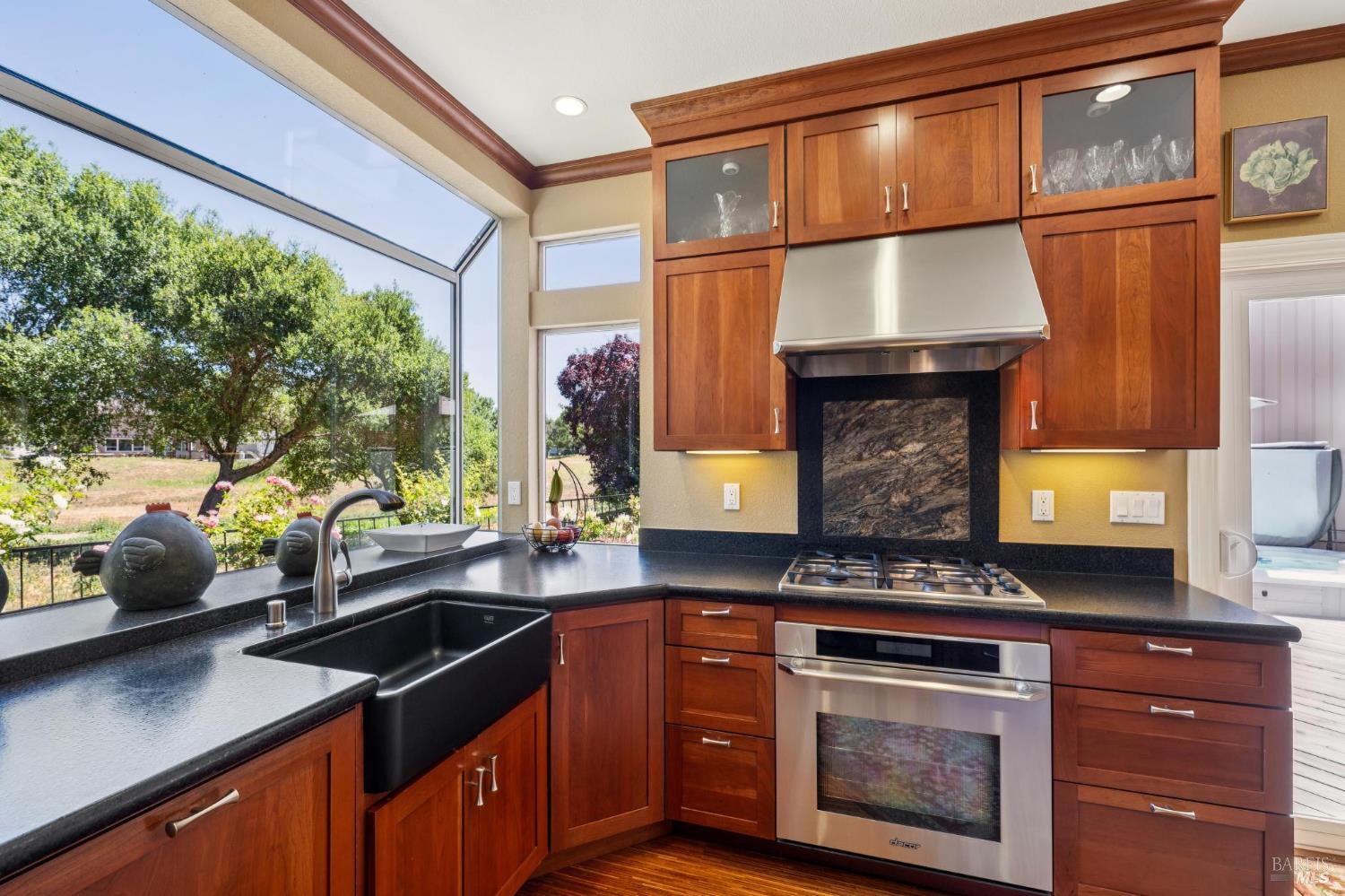 Detail Gallery Image 15 of 43 For 12 Birnam Wood Ct, Petaluma,  CA 94954 - 3 Beds | 2/1 Baths