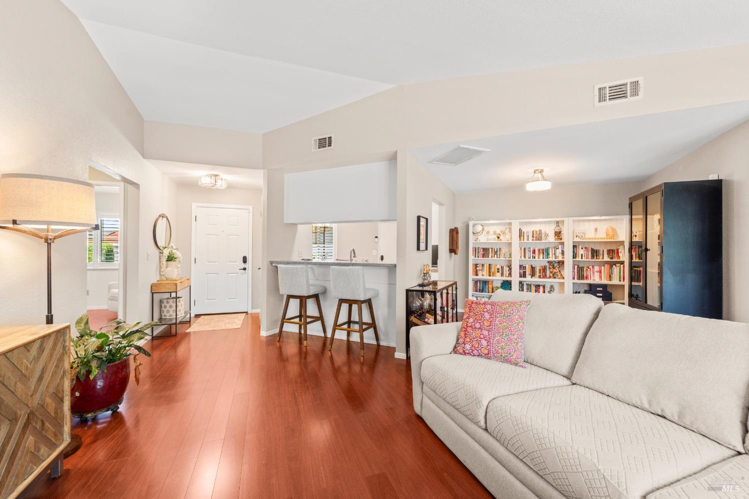 Detail Gallery Image 9 of 41 For 373 Clydesdale Dr, Vallejo,  CA 94591 - 3 Beds | 2 Baths
