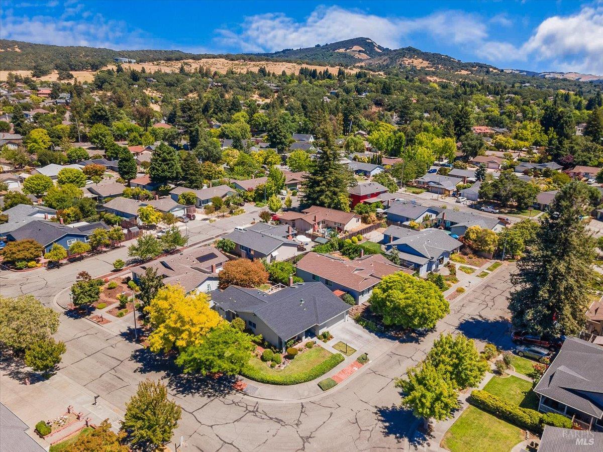 Detail Gallery Image 42 of 44 For 4305 Leafwood Cir, Santa Rosa,  CA 95405 - 3 Beds | 2 Baths