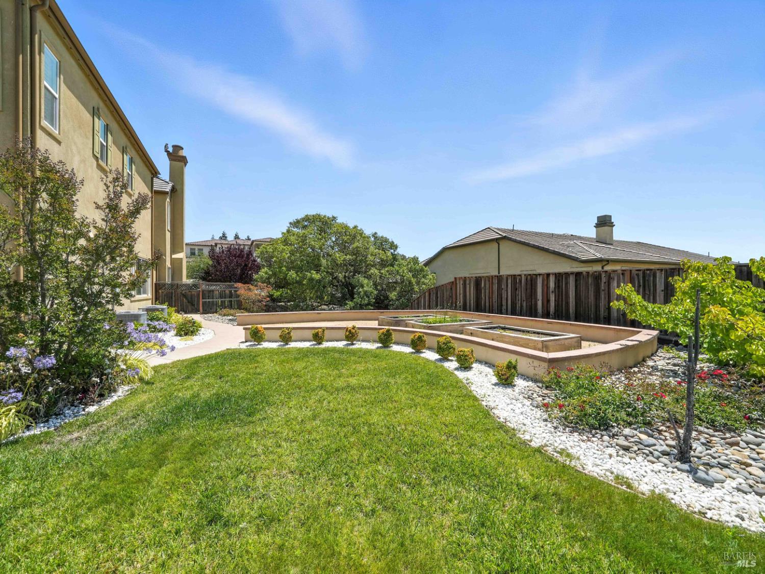 Detail Gallery Image 28 of 37 For 715 Bridle Ridge Dr, Fairfield,  CA 94534 - 5 Beds | 5/1 Baths