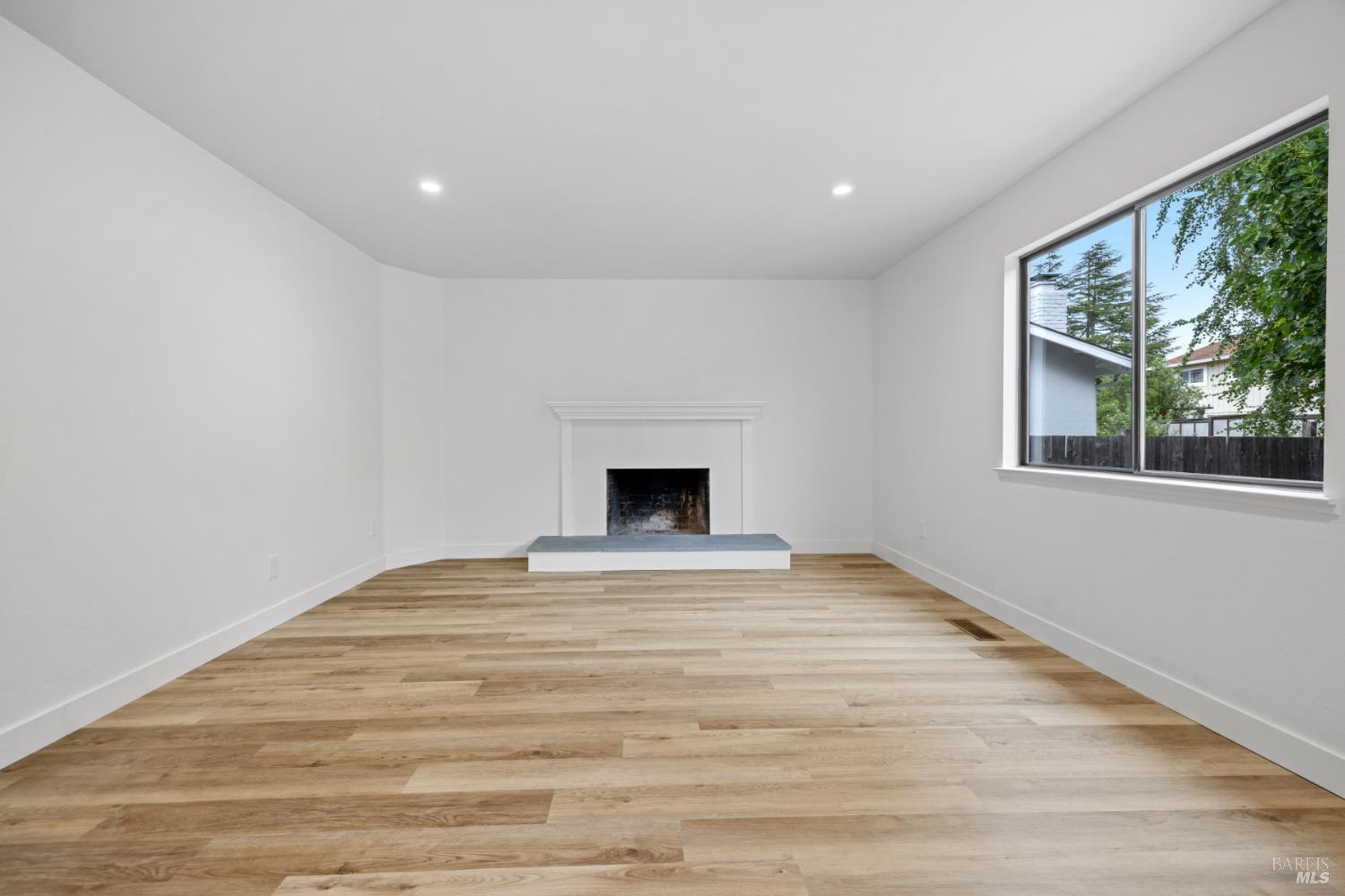 Detail Gallery Image 9 of 36 For 8 Margory Ct, Novato,  CA 94947 - 3 Beds | 2/1 Baths