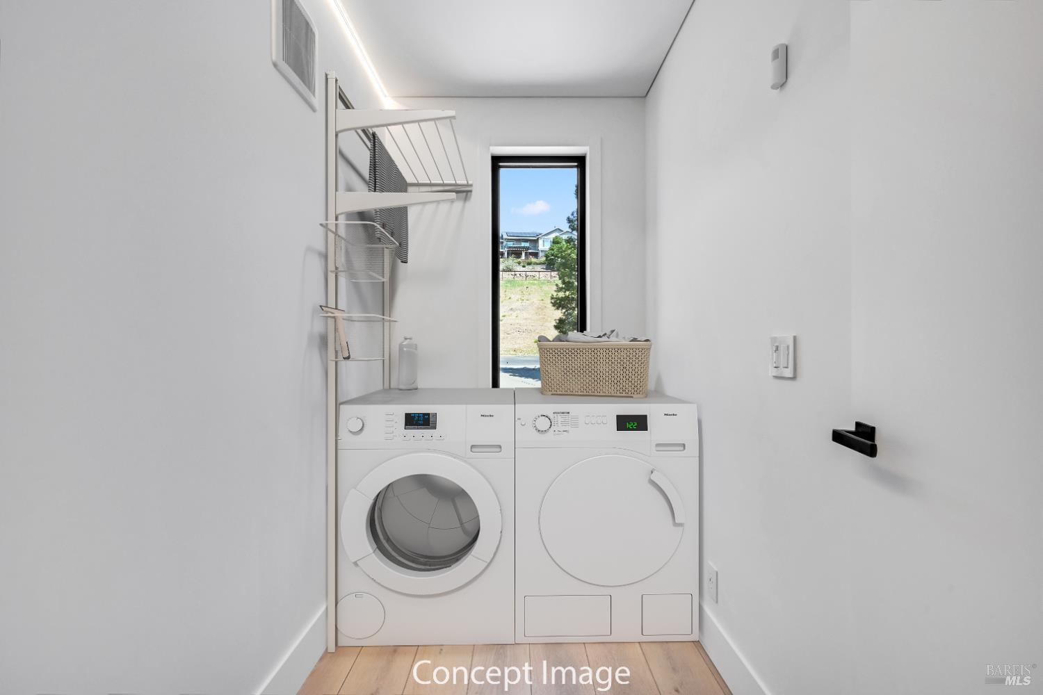 Detail Gallery Image 19 of 26 For 3554 Southridge Dr, Santa Rosa,  CA 95403 - 5 Beds | 3/1 Baths