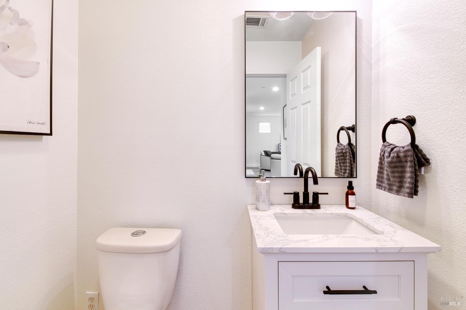 Detail Gallery Image 7 of 35 For 19 Sunny Cove Dr, Novato,  CA 94949 - 4 Beds | 2/1 Baths