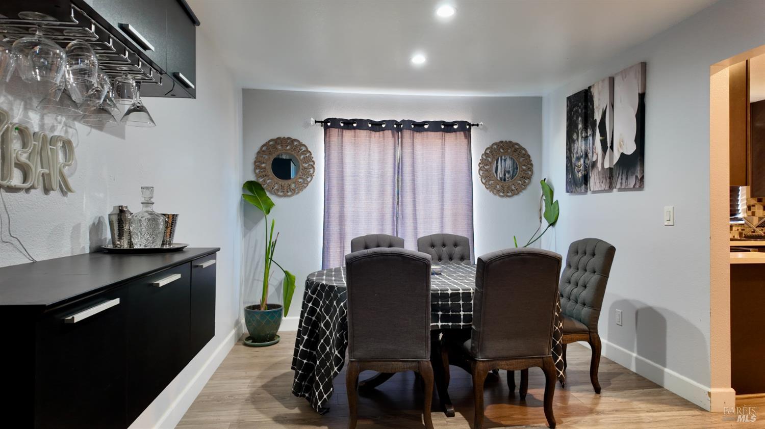 Detail Gallery Image 7 of 25 For 1420 Oak Haven Way, Antioch,  CA 94531 - 4 Beds | 2/1 Baths