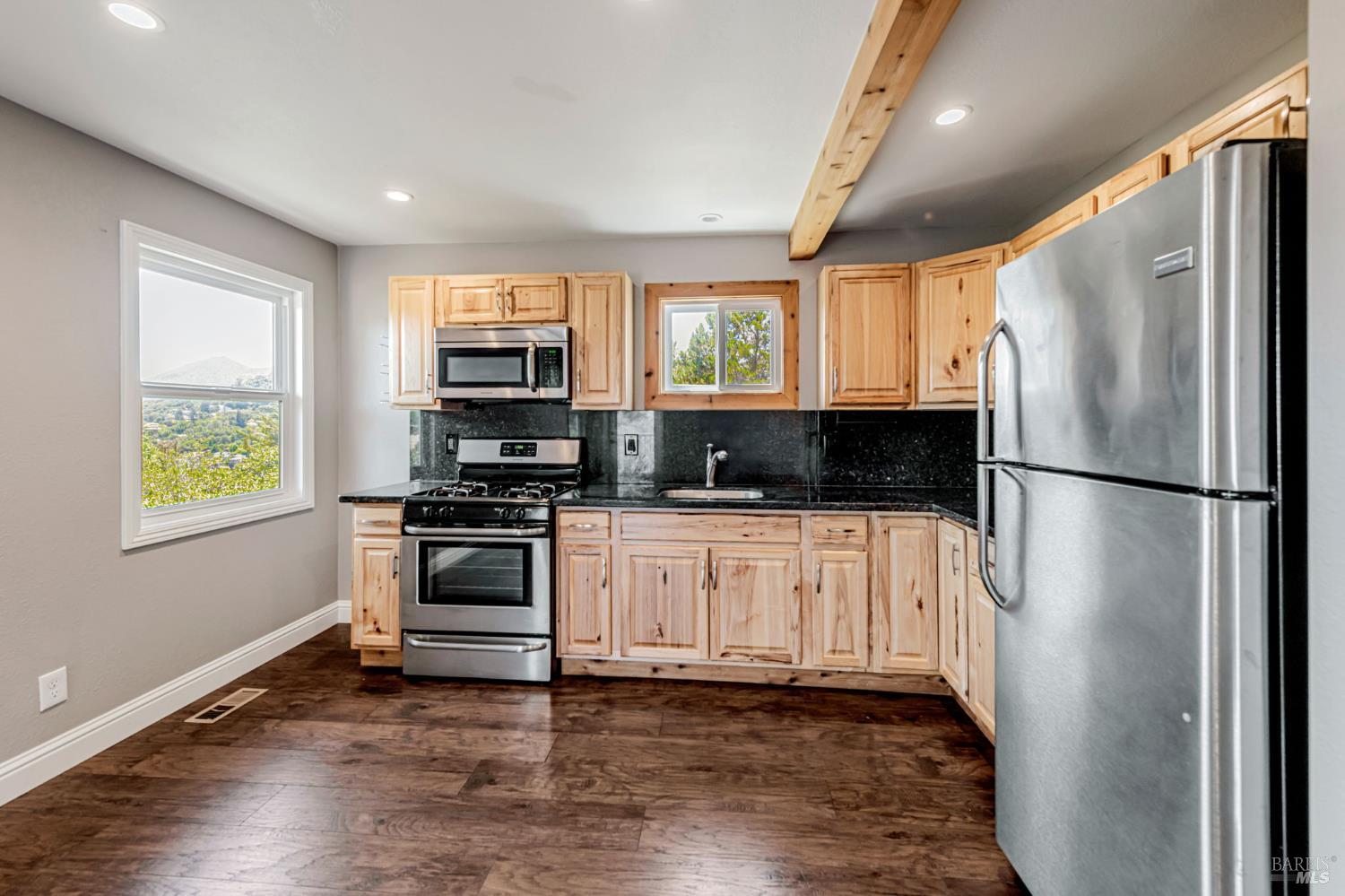 Detail Gallery Image 32 of 44 For 155 Dominican Dr, San Rafael,  CA 94901 - 3 Beds | 2/1 Baths