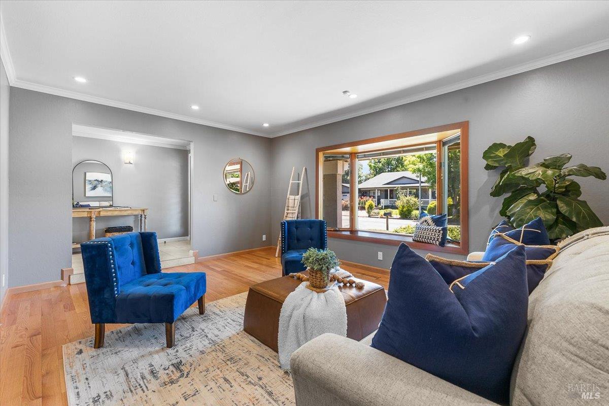 Detail Gallery Image 6 of 44 For 4305 Leafwood Cir, Santa Rosa,  CA 95405 - 3 Beds | 2 Baths