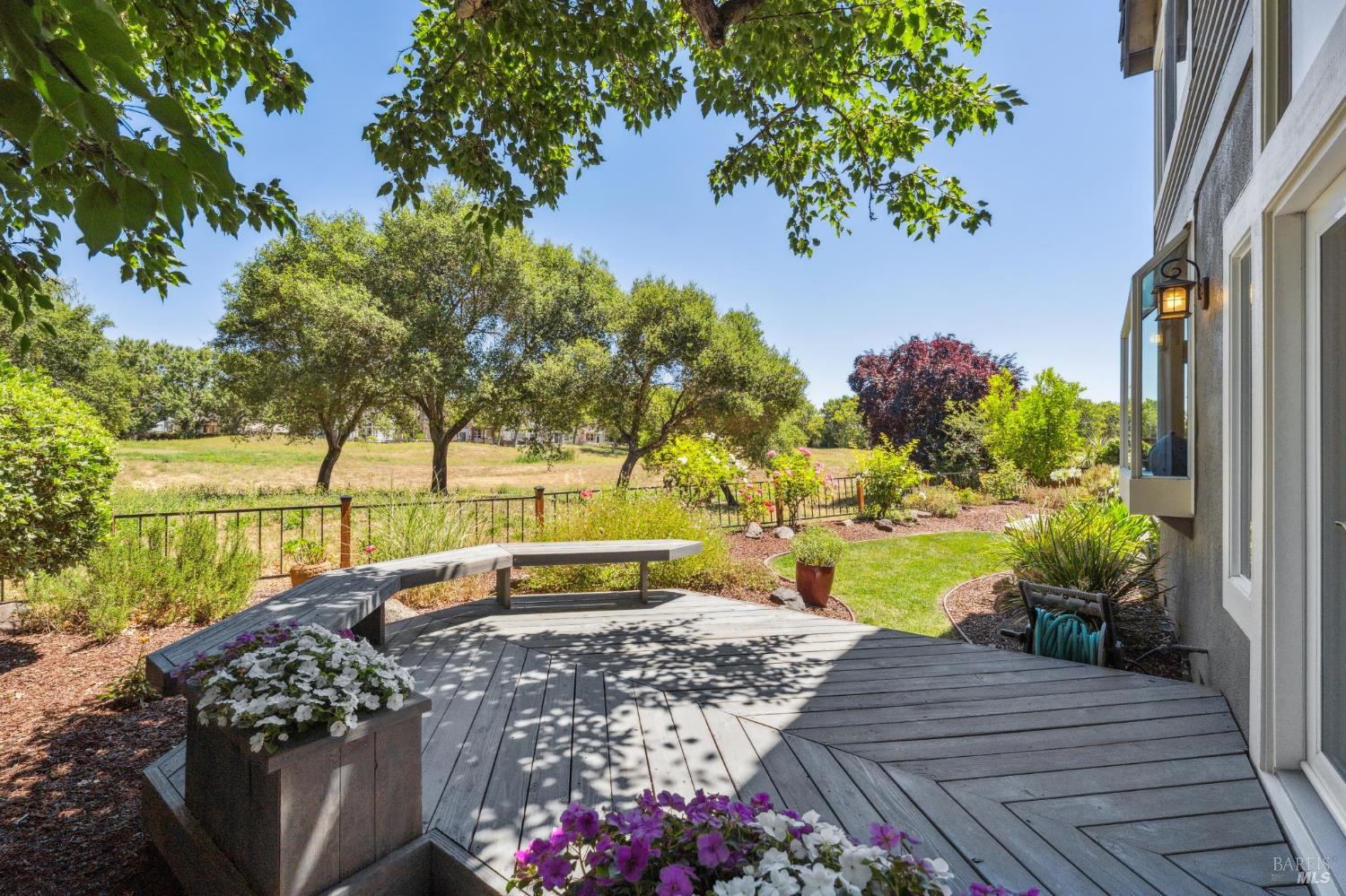 Detail Gallery Image 4 of 43 For 12 Birnam Wood Ct, Petaluma,  CA 94954 - 3 Beds | 2/1 Baths
