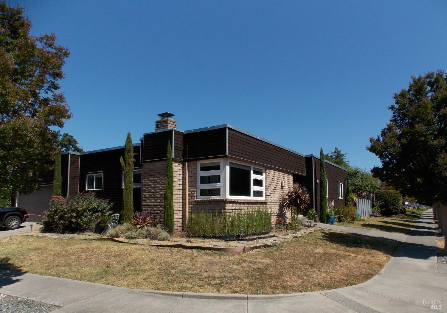 Detail Gallery Image 1 of 29 For 6531 Bridgewood Dr, Santa Rosa,  CA 95409 - 3 Beds | 2 Baths