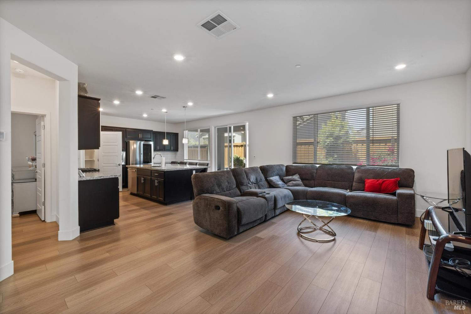 Detail Gallery Image 19 of 71 For 1328 Horizon Cir, Fairfield,  CA 94533 - 4 Beds | 3 Baths