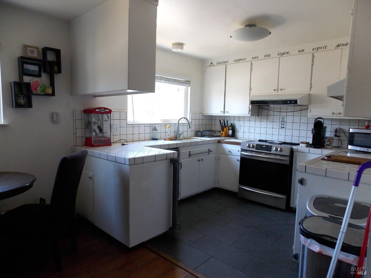 Detail Gallery Image 13 of 29 For 6531 Bridgewood Dr, Santa Rosa,  CA 95409 - 3 Beds | 2 Baths
