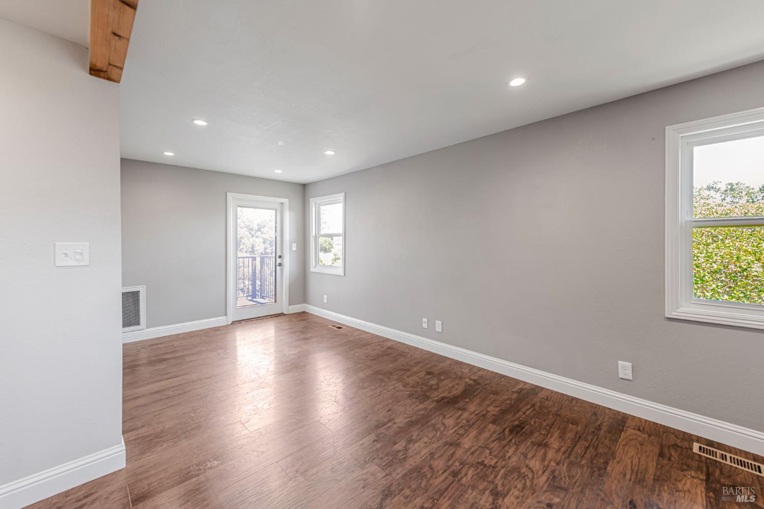 Detail Gallery Image 37 of 44 For 155 Dominican Dr, San Rafael,  CA 94901 - 3 Beds | 2/1 Baths