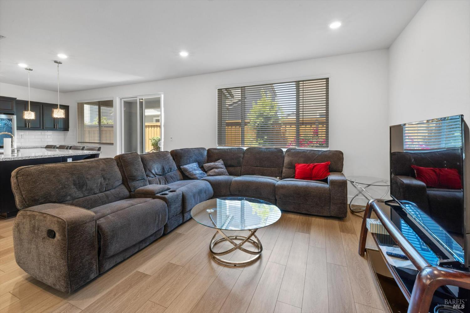 Detail Gallery Image 18 of 71 For 1328 Horizon Cir, Fairfield,  CA 94533 - 4 Beds | 3 Baths