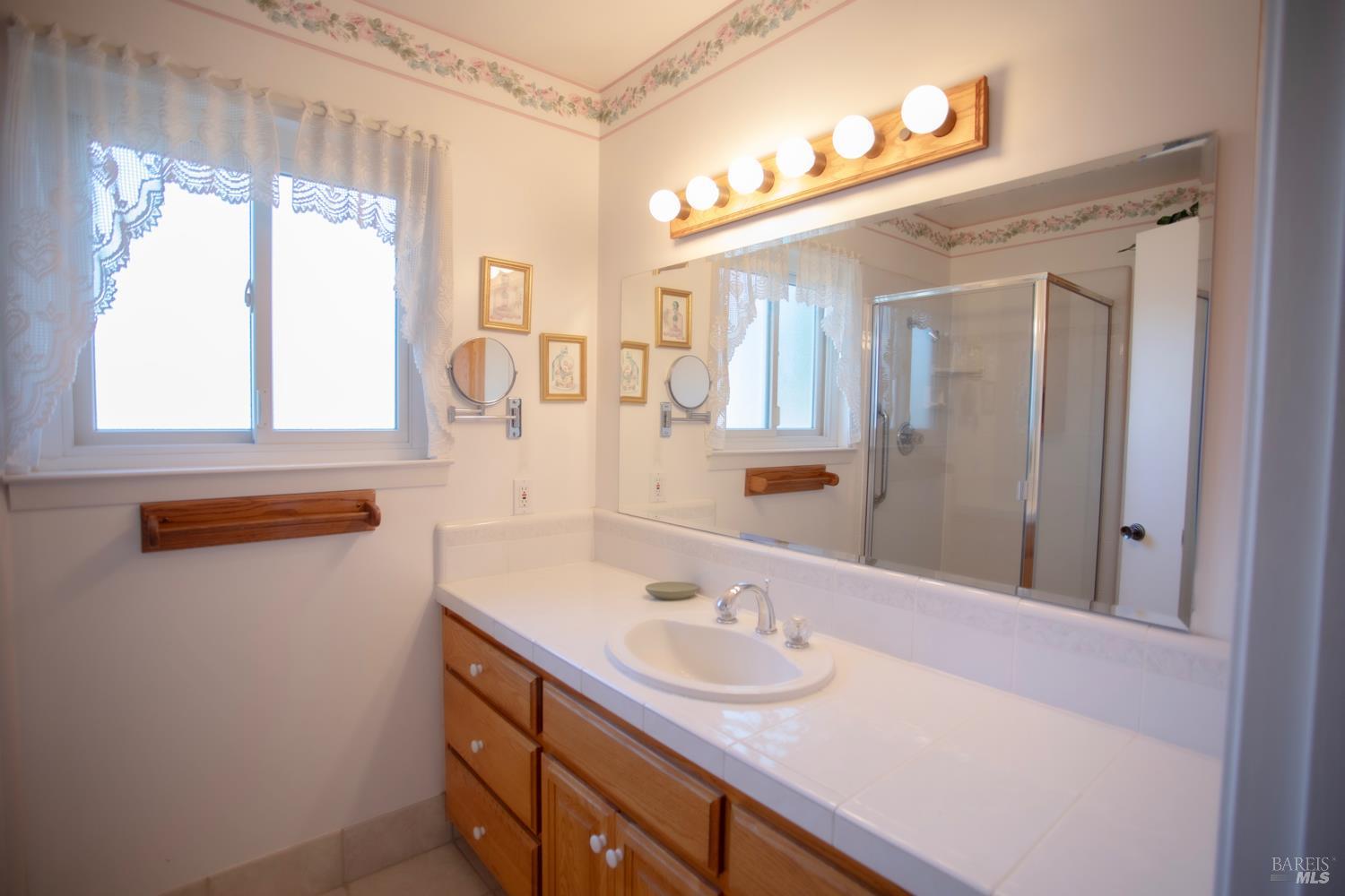 Detail Gallery Image 26 of 39 For 1688 Kearny Ct, Petaluma,  CA 94954 - 5 Beds | 2/1 Baths