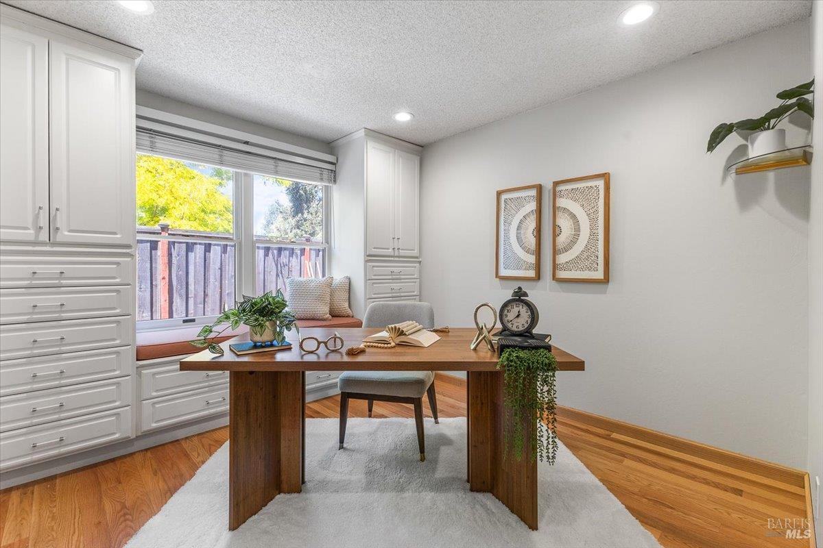 Detail Gallery Image 23 of 44 For 4305 Leafwood Cir, Santa Rosa,  CA 95405 - 3 Beds | 2 Baths