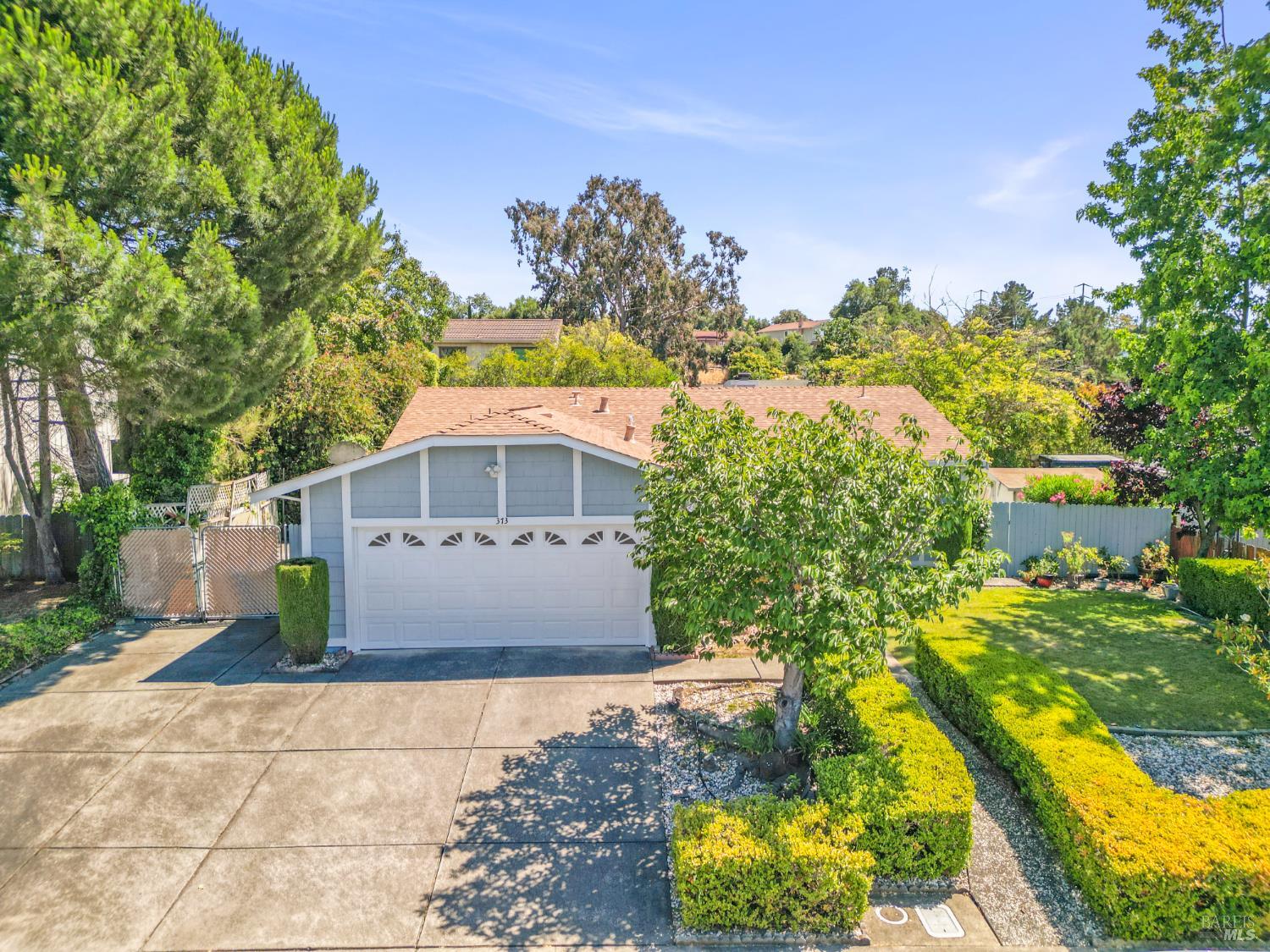 Detail Gallery Image 3 of 41 For 373 Clydesdale Dr, Vallejo,  CA 94591 - 3 Beds | 2 Baths