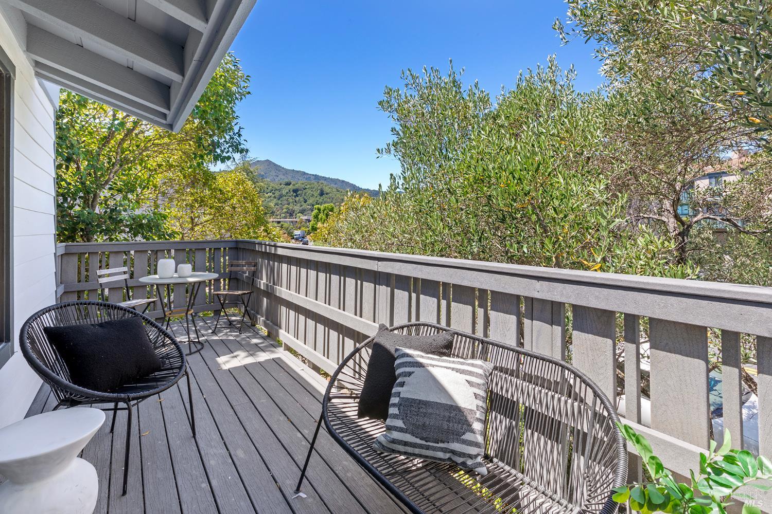 Detail Gallery Image 6 of 27 For 805 S Eliseo Dr #1,  Greenbrae,  CA 94904 - 3 Beds | 1/1 Baths
