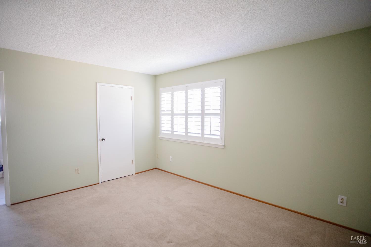 Detail Gallery Image 22 of 39 For 1688 Kearny Ct, Petaluma,  CA 94954 - 5 Beds | 2/1 Baths