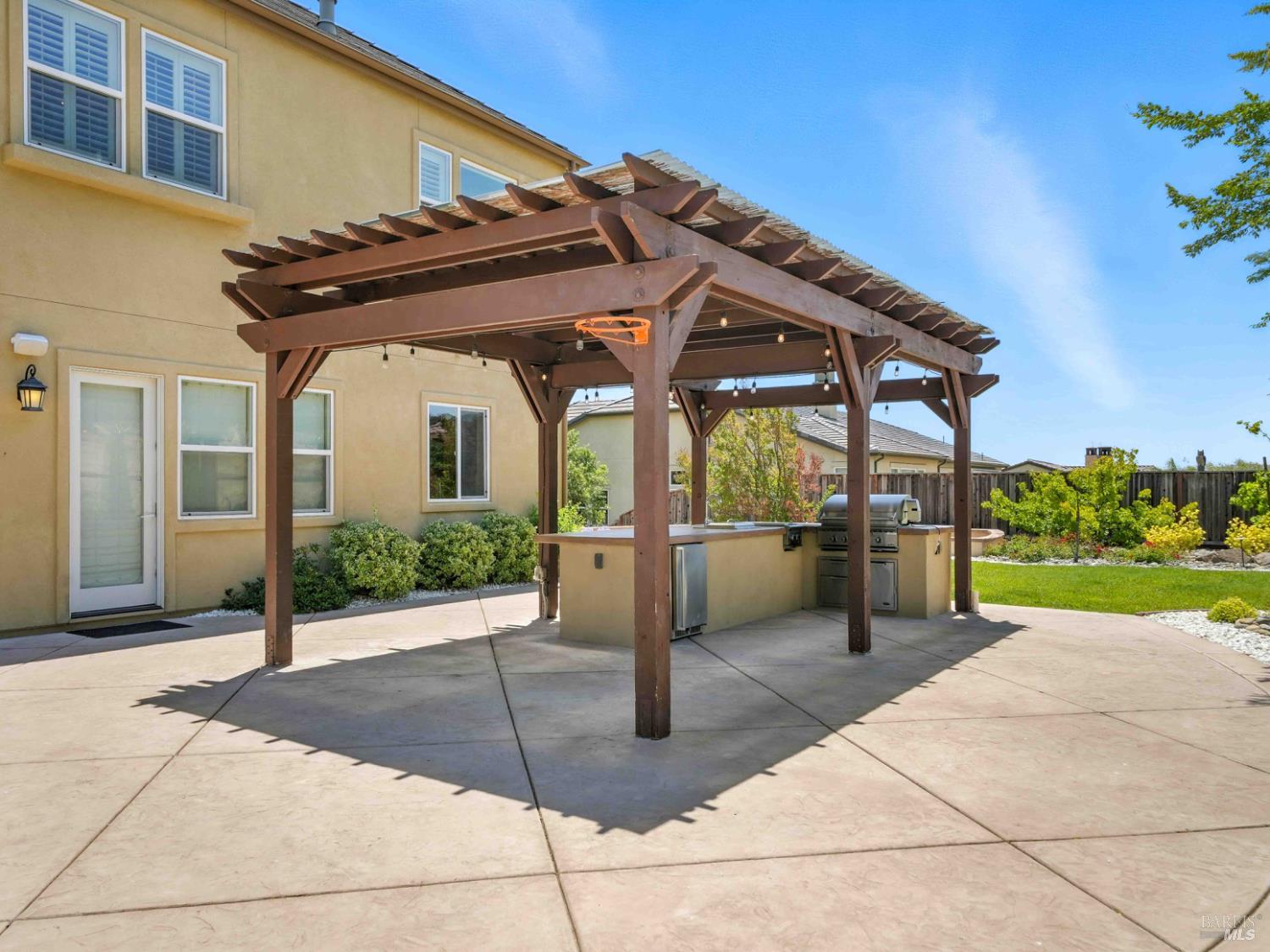 Detail Gallery Image 27 of 37 For 715 Bridle Ridge Dr, Fairfield,  CA 94534 - 5 Beds | 5/1 Baths