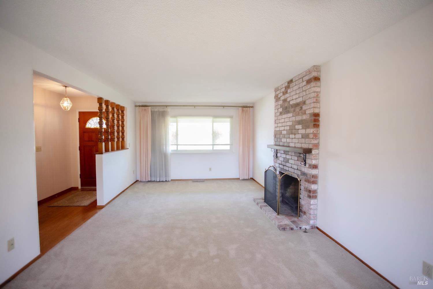 Detail Gallery Image 5 of 39 For 1688 Kearny Ct, Petaluma,  CA 94954 - 5 Beds | 2/1 Baths