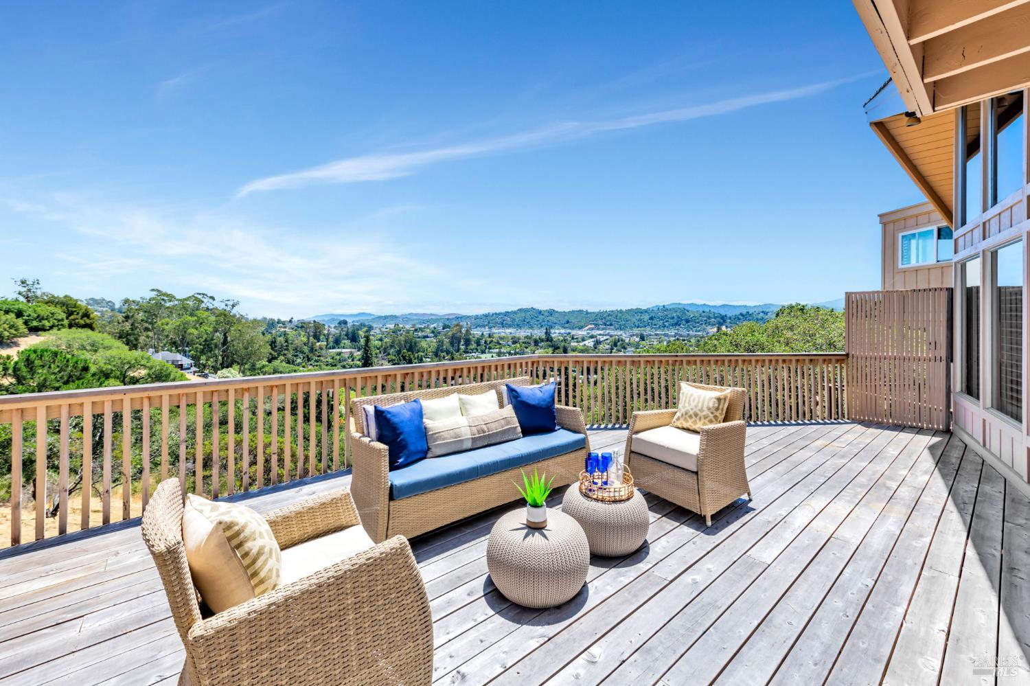 Detail Gallery Image 38 of 44 For 155 Dominican Dr, San Rafael,  CA 94901 - 3 Beds | 2/1 Baths