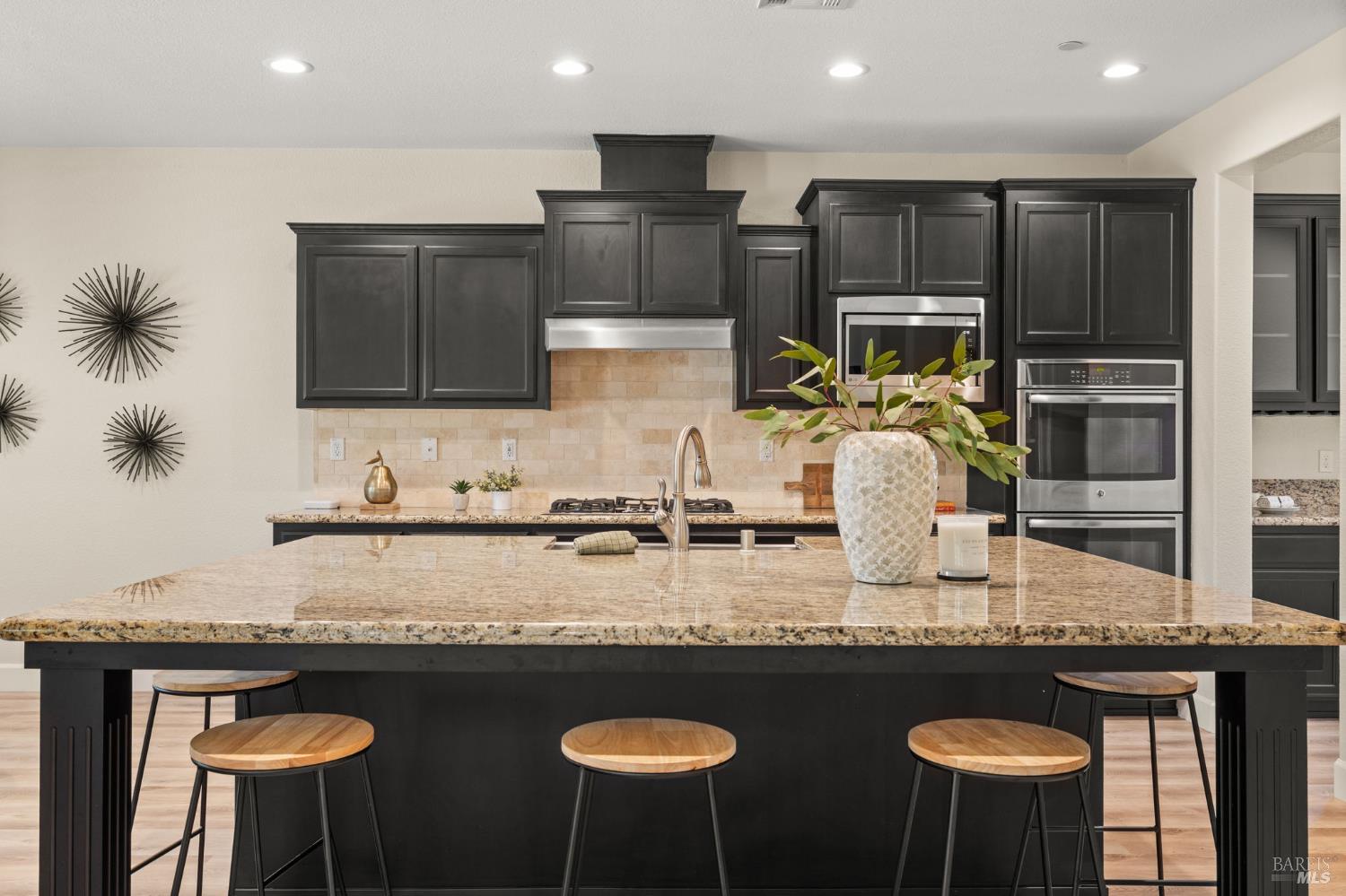 Detail Gallery Image 28 of 88 For 685 Elderberry Loop, Vacaville,  CA 95688 - 5 Beds | 4/1 Baths