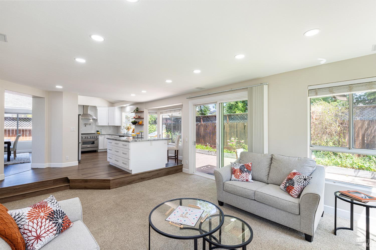 Detail Gallery Image 3 of 45 For 2285 Dancing Penny Way, Santa Rosa,  CA 95403 - 4 Beds | 2/1 Baths