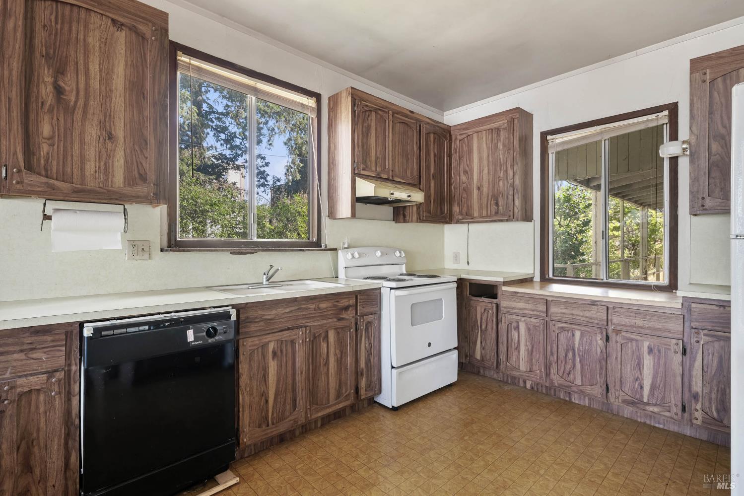 Detail Gallery Image 13 of 36 For 14095 Lakeshore Dr, Clearlake,  CA 95422 - 2 Beds | 1/1 Baths