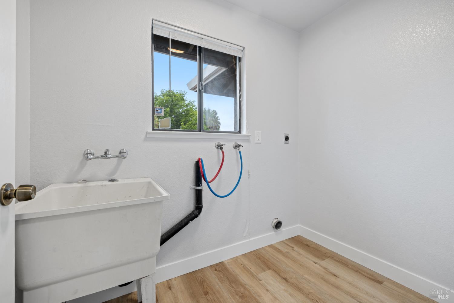 Detail Gallery Image 27 of 36 For 8 Margory Ct, Novato,  CA 94947 - 3 Beds | 2/1 Baths