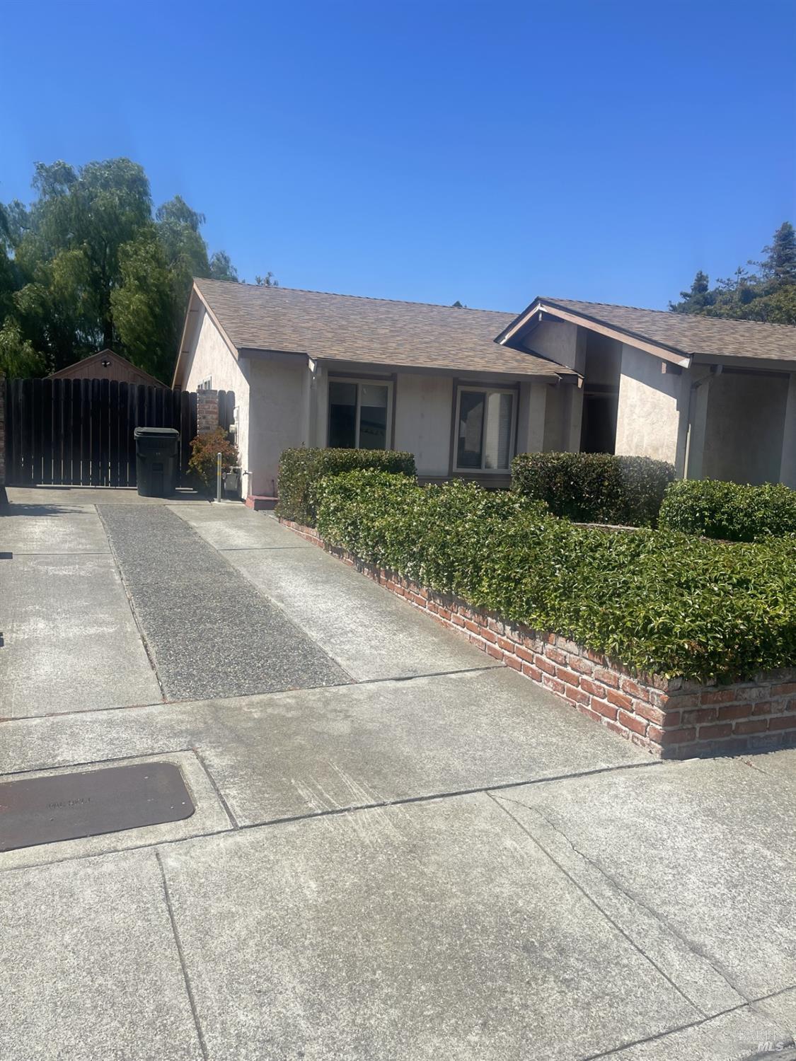 Detail Gallery Image 2 of 11 For 235 Panorama Dr, Benicia,  CA 94510 - 3 Beds | 2 Baths