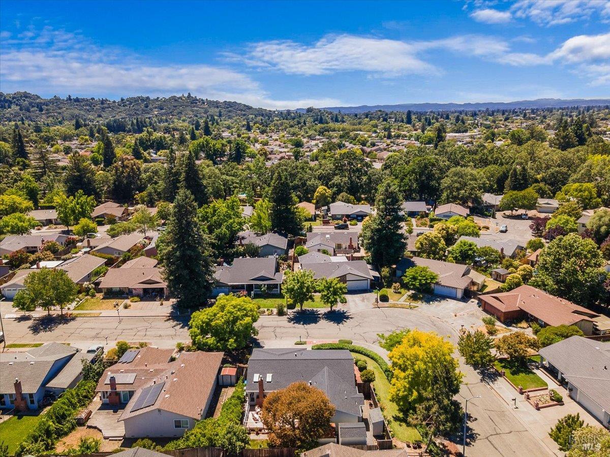 Detail Gallery Image 39 of 44 For 4305 Leafwood Cir, Santa Rosa,  CA 95405 - 3 Beds | 2 Baths