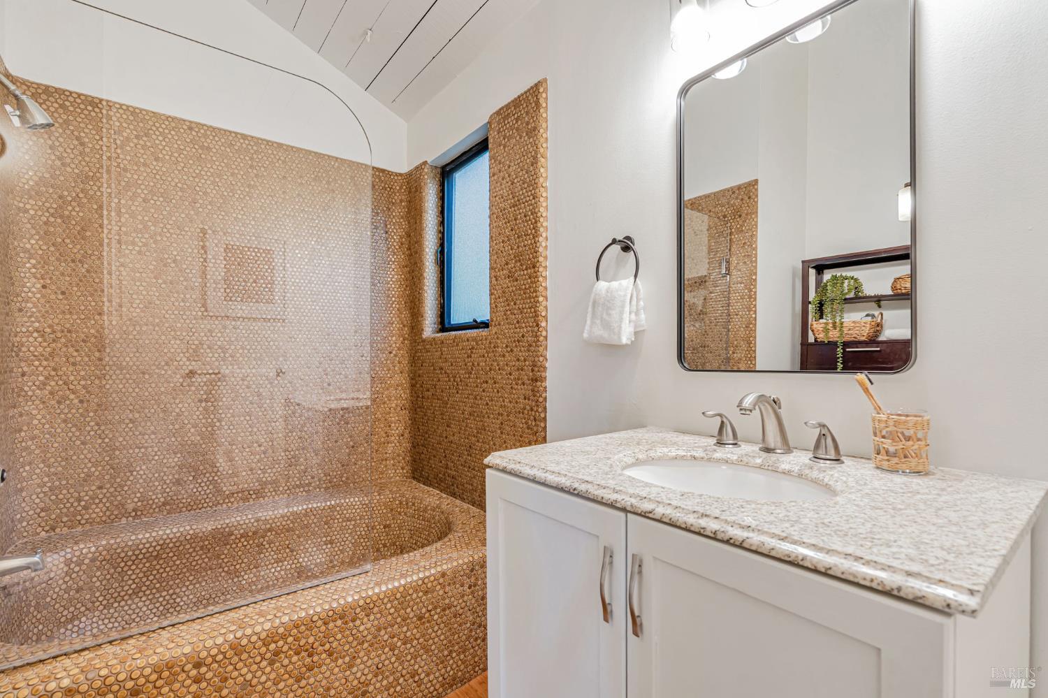 Detail Gallery Image 24 of 30 For 352 Laurel Ave, Novato,  CA 94945 - 4 Beds | 2/1 Baths