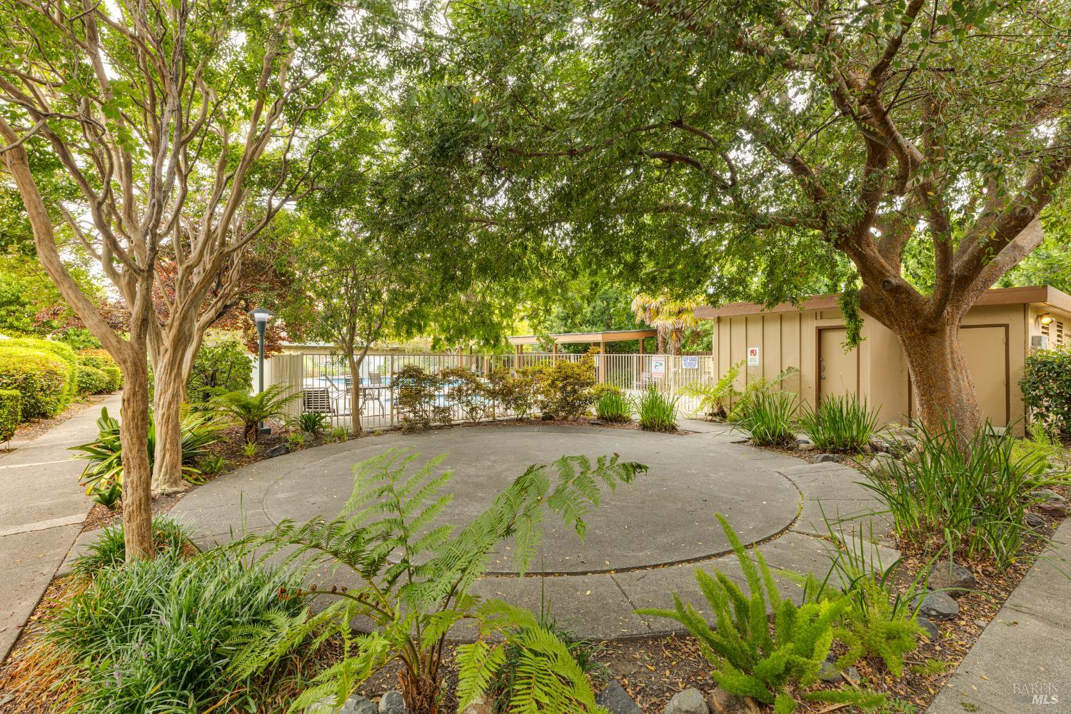 Detail Gallery Image 28 of 33 For 1550 Center Rd #45,  Novato,  CA 94947 - 2 Beds | 1/1 Baths