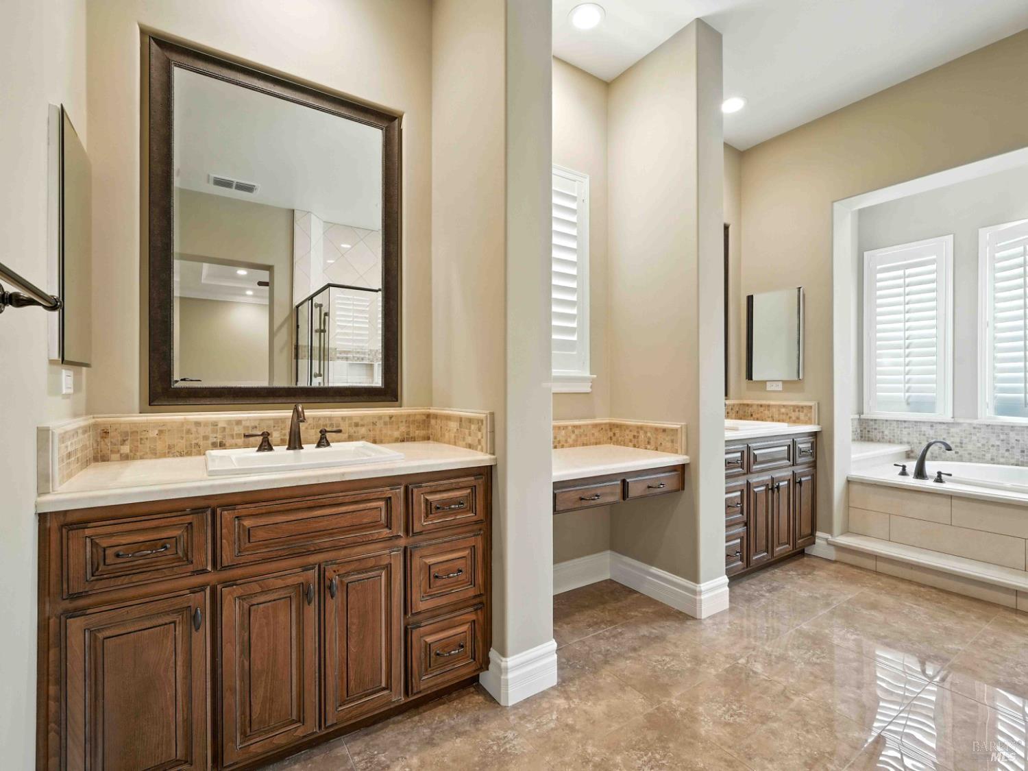 Detail Gallery Image 21 of 37 For 715 Bridle Ridge Dr, Fairfield,  CA 94534 - 5 Beds | 5/1 Baths