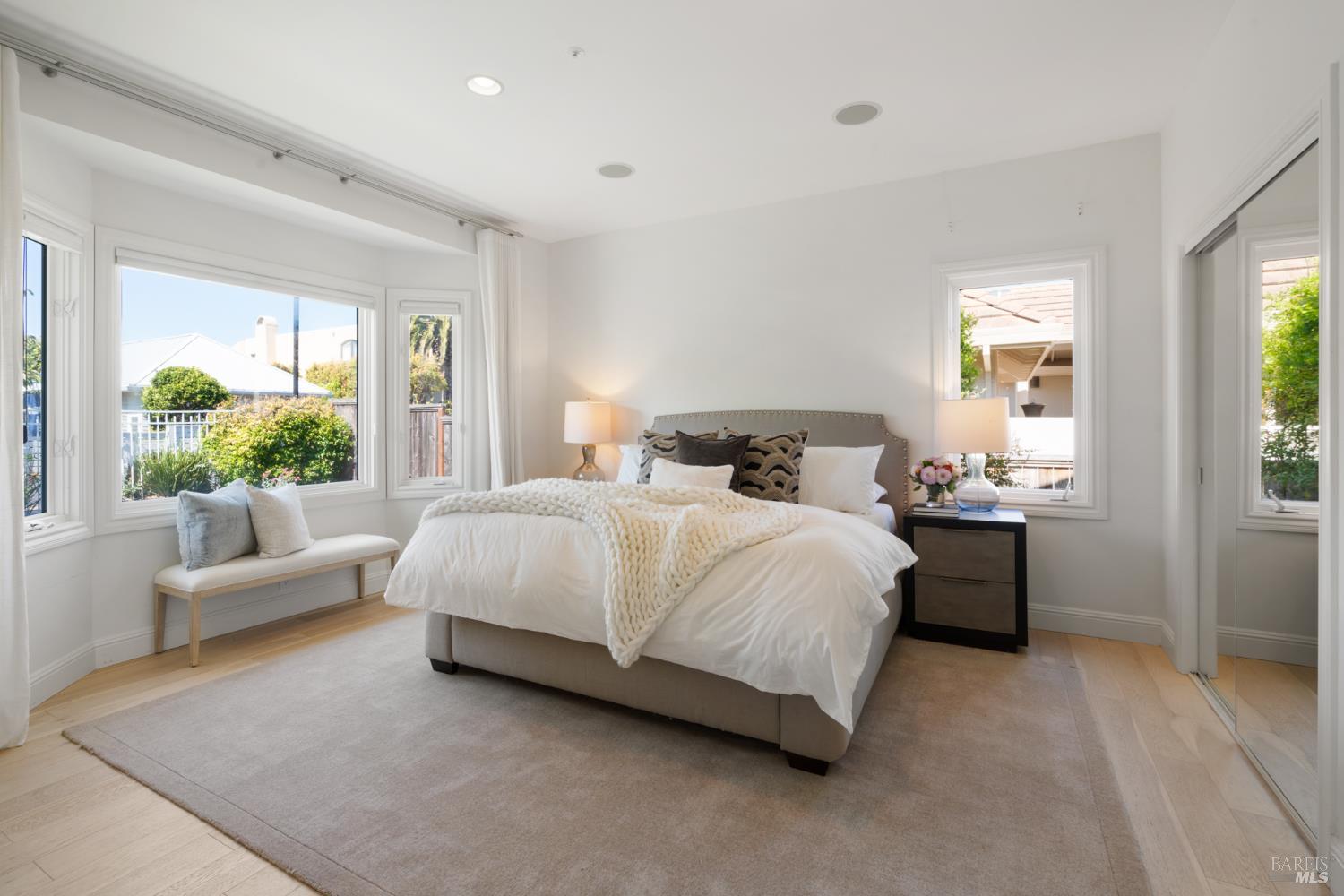Detail Gallery Image 24 of 40 For 79 Trinidad Dr, Tiburon,  CA 94920 - 5 Beds | 4/1 Baths