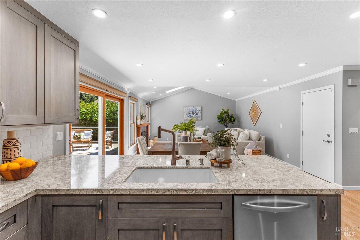 Detail Gallery Image 19 of 44 For 4305 Leafwood Cir, Santa Rosa,  CA 95405 - 3 Beds | 2 Baths