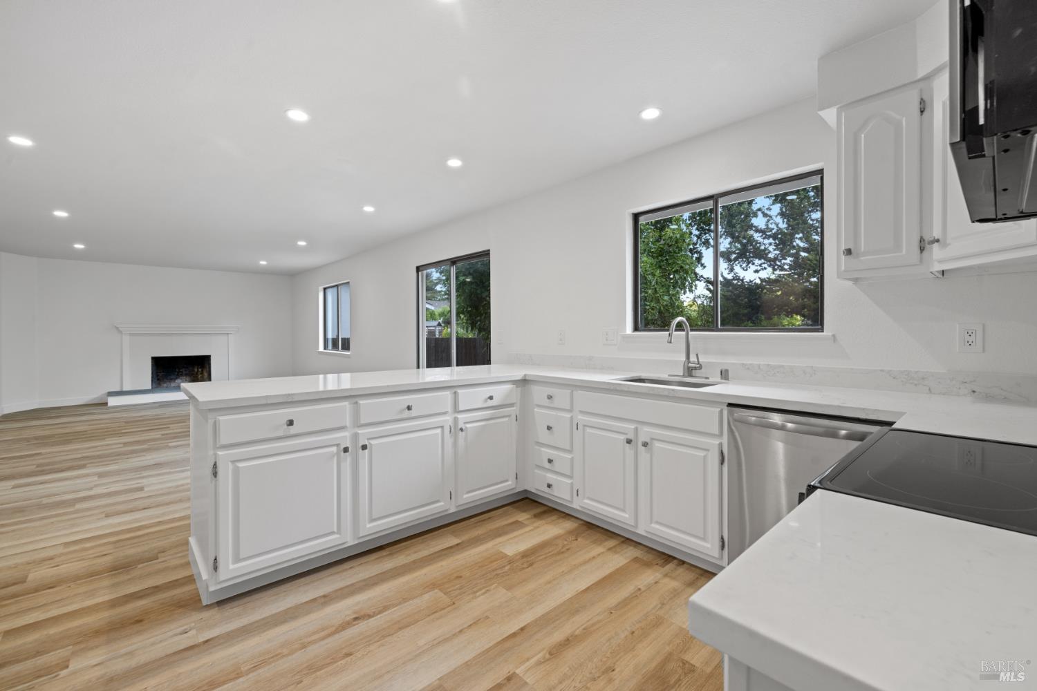 Detail Gallery Image 7 of 36 For 8 Margory Ct, Novato,  CA 94947 - 3 Beds | 2/1 Baths
