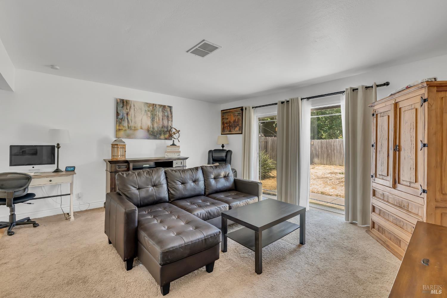Detail Gallery Image 4 of 20 For 1217 Alderwood Way, Vacaville,  CA 95687 - 3 Beds | 1 Baths